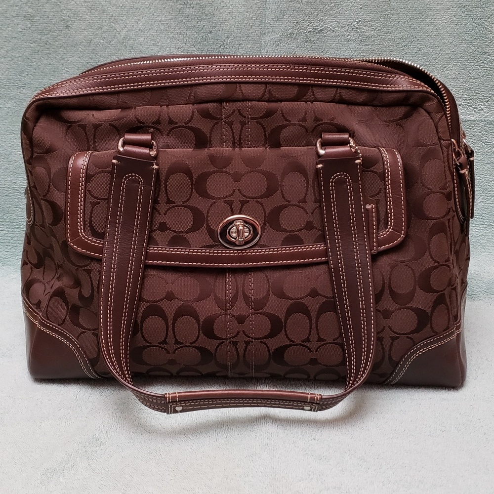 Coach Hamptons Signature Shoulder Bag